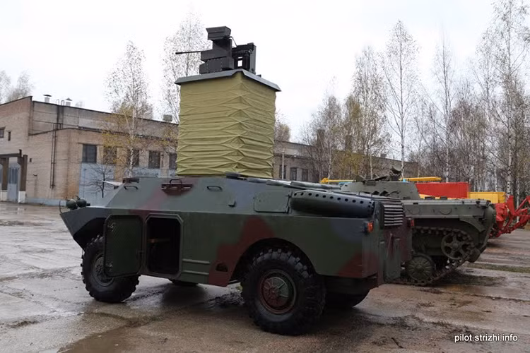 Biến thể nâng cấp BRDM-2 này của Belarus khá phù hợp với nhiệm vụ tuần tra và canh gác ở khu vực biên giới có địa hình phức tạp, với khả năng tác chiến đa nhiệm vừa là phương tiện chiến đấu, vừa là đồn quan sát tiền tiêu. Nguồn ảnh: samoletchik.