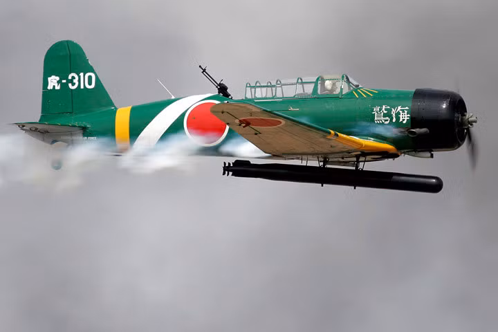 Máy bay được trang bị một súng máy 7,7mm ở lưng phía sau và một trái ngư lôi 800kg hoặc 3 trái bom 250kg. Nguồn ảnh: WDB.