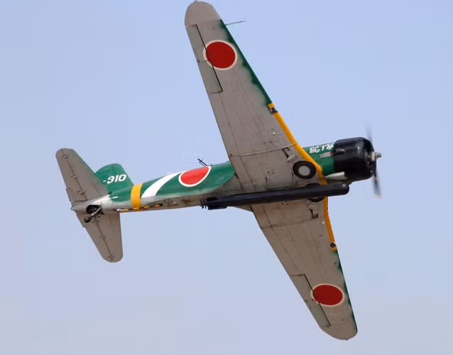 Trái ngư lôi nằm sát dưới bụng máy bay Kate. Nguồn ảnh: WDB.