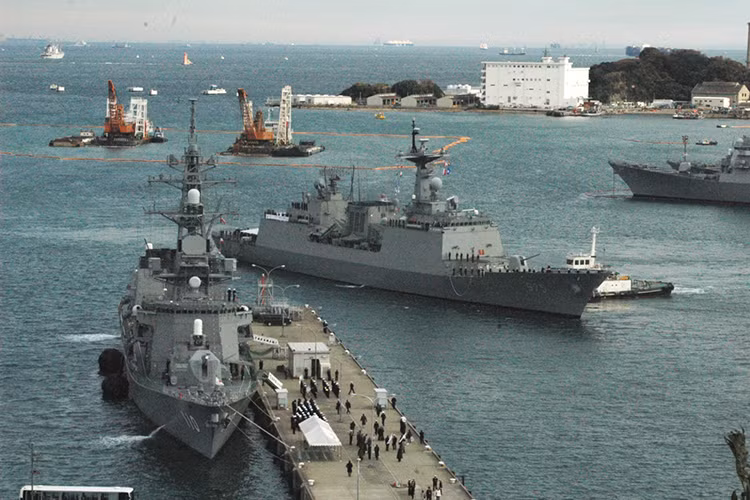 Các tàu Chungmugong Yi Sun-sin còn được gọi là thế hệ tàu KDX-II của Hải quân Hàn Quốc, định danh cho các tàu khu trục mang tên lửa do Hàn Quốc tự chế tạo gồm Gwanggaeto Đại đế, Chungmugong Yi Sun-sin và Sejong Đại đế. Trong đó Chungmugong Yi Sun-sin là lớp tàu thành công nhất cho tới thời điểm hiện tại. Nguồn ảnh: tistory.com.