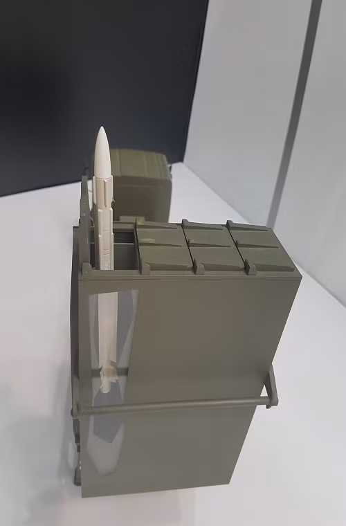 Cận cảnh mô hình hệ thống phòng không VL MICA được MBDA giới thiệu tại HSE-2017, với cụm tổ hợp phóng gồm 4 tên lửa.