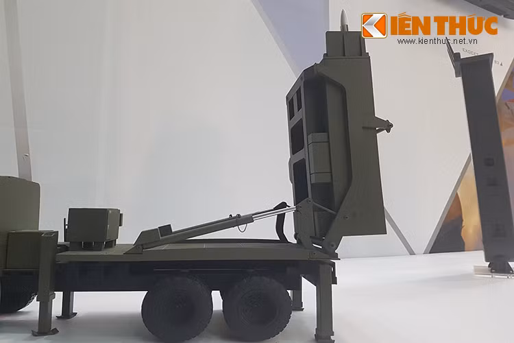 Các tổ hơp này thường được đặt trên khung gầm đặc chủng bánh lốp 6x6 với cơ chế kích hoạt tự động có khả năng triển khai nhanh trong vài phút.