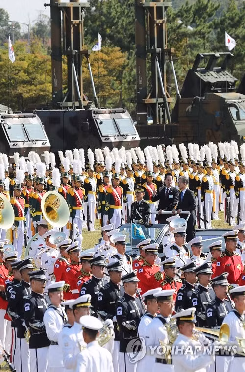 Được biết trước khi trở thành một chính khách, Tổng thống Hàn Quốc Moon Jae-in từng là thành viên nòng cốt thuộc một đơn vị tác chiến đặc biệt của Quân đội Hàn Quốc trong những năm 1970. Nguồn ảnh: Yonhap.