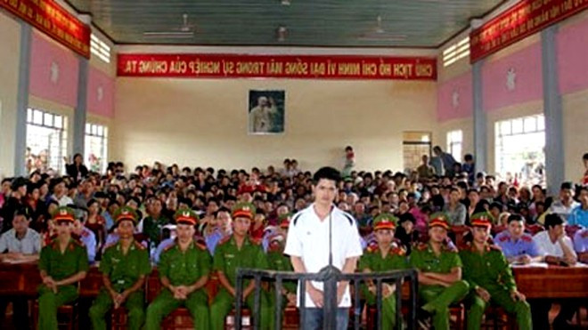 Với hành vi tàn độc mà đối tượng đã gây ra đối với nạn nhân, TAND tỉnh Đắk Lắk đã tuyên phạt bị cáo Đàm Ngọc Duy tử hình về tội “Giết người”; 05 năm tù về tội “Cướp tài sản”, án phạt chung cho cả hai tội danh là “tử hình”. Ngoài ra bị cáo còn phải có trách nhiệm dân sự bồi thường cho gia đình bị hại.