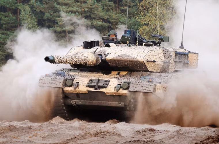 Theo các nguồn tin, Leopard 2A7 được cải tiến trên cơ sở Leopard 2A6 với việc bổ sung giáp bị động mới tăng cường khả năng phòng thủ trước các loại vũ khí chống tăng.