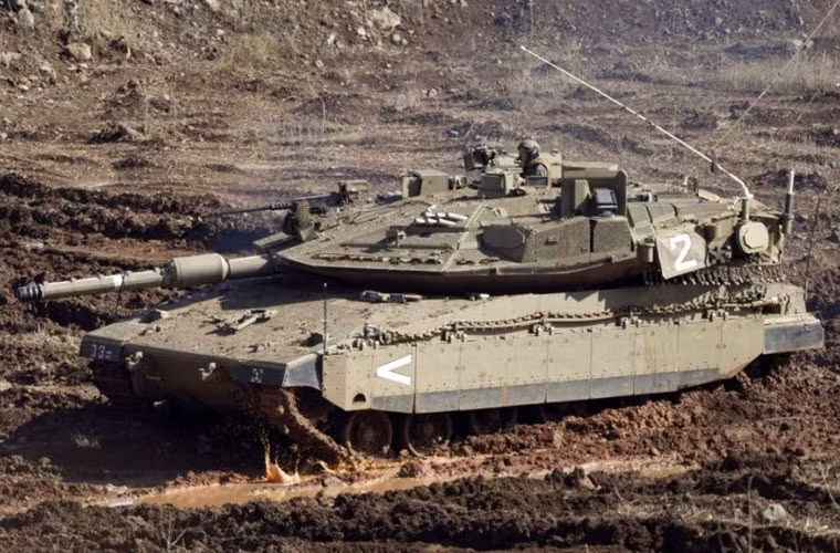 Công nghệ giáp của Merkava Mk 4 rất bí ẩn, các nguồn tin chỉ cho biết rằng toàn thân và tháp pháo được trang bị module giáp kết hợp hệ thống phòng vệ chủ động Trophy (ngang ngửa Shtora hay Arena của Nga).