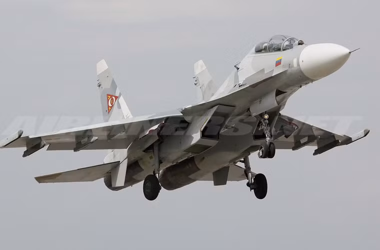Tiem kich Su-30 Venezuela roi khi truy duoi toi pham ma tuy