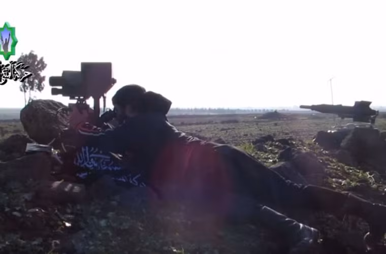 Mạng Sina tuần qua cũng đăng tải hình ảnh cho thấy lực lượng quân nổi dậy Syria sử dụng tên lửa chống tăng HJ-73D do Trung Quốc sản xuất trên cơ sở tên lửa AT-3 Liên Xô nhưng đã cải tiến nhiều.