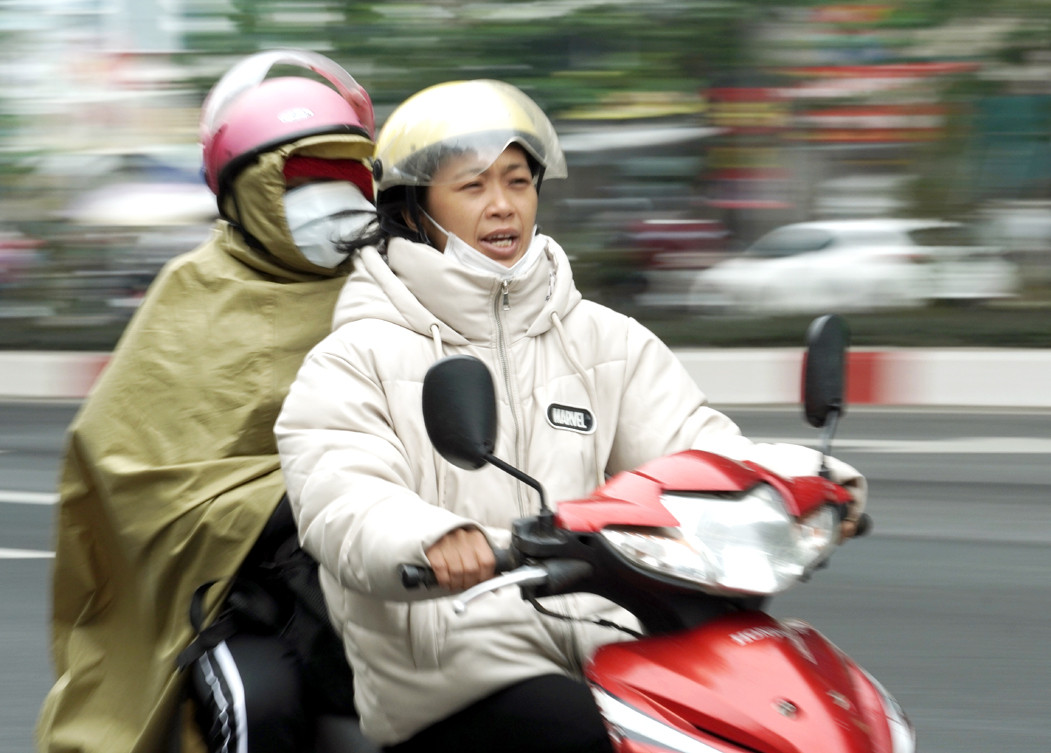 Thậm chí có người dã mặc những chiếc áo ấm to sụ.