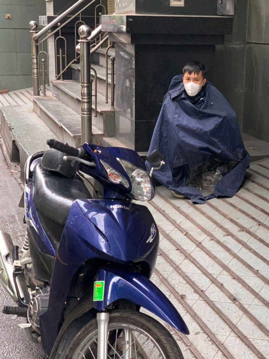 Những người lao động cảm nhận rõ rệt về cái lạnh đầu tiên trong năm.