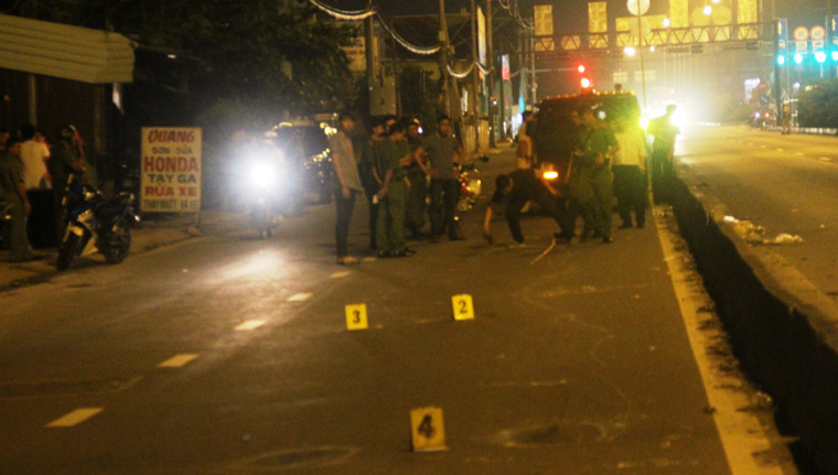 Sau tiếng nổ, anh Kiệt bị bắn trúng người khiến chiếc xe ngã xuống đường, Nam cũng bị thương. Cả 2 được người dân đưa đi cấp cứu tại bệnh viện. Riêng anh Kiệt đã tử vong do vết thương quá nặng.