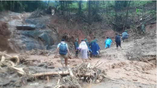 UBND tỉnh cùng các lực lượng cứu hộ đang cố gắng tiếp cận hiện trường.