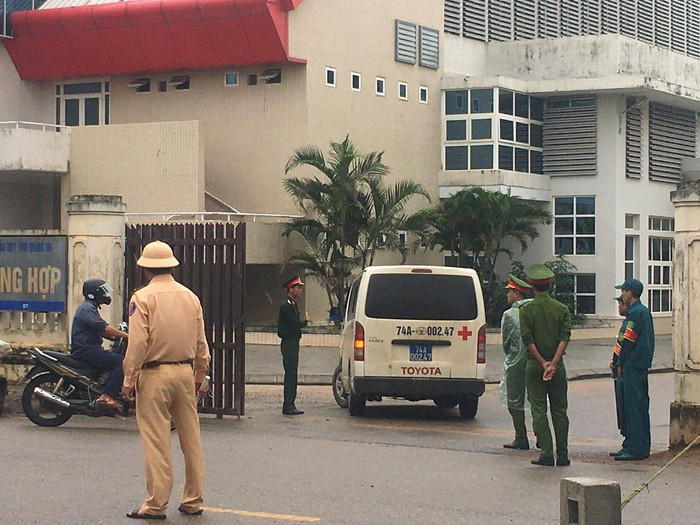 Chiều 19/10, toàn bộ 22 thi thể cán bộ, chiến sĩ của Đoàn 337 đã được đưa về để chuẩn bị các thủ tục truy điệu và mai táng. (Ảnh: Tiền Phong). 