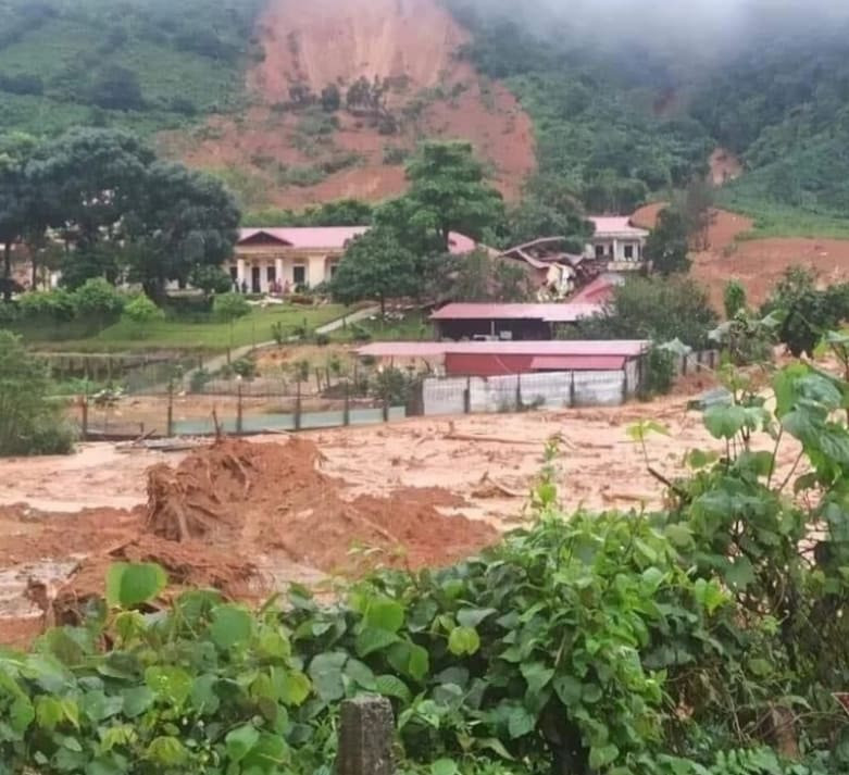 22 cán bộ, chiến sĩ mất tích ở Hướng Hóa: Người nhà bùi ngùi đón các anh về! 22 can bo, chien si mat tich o Huong Hoa: Nguoi nha bui ngui don cac anh ve!