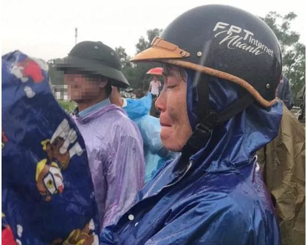 Những giọt lệ đã đổ vì tài sản chẳng còn gì chỉ sau một cơn lũ đã cuốn trôi tất cả của cải, ruộng vườn, gia súc đều bị quét sạch. 