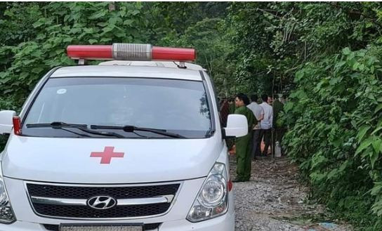  2. Phát hiện một bộ xương người trong rừng keo: Ngày 11/10, UBND xã Cẩm Sơn, huyện Anh Sơn cho biết, người dân trên địa bàn xã vừa phát hiện một bộ xương người trong rừng keo. Tại hiện trường, bộ xương người còn nguyên vẹn các bộ phận. Bên cạnh hài cốt nạn nhân có 1 chiếc ví, giấy tờ tùy thân mang tên N.V.Th (SN 1988, trú tại xã Diễn Thái, huyện Diễn Châu) nên chính quyền xã Cẩm Sơn đã liên hệ về địa phương để báo cho người nhà đến nhận.