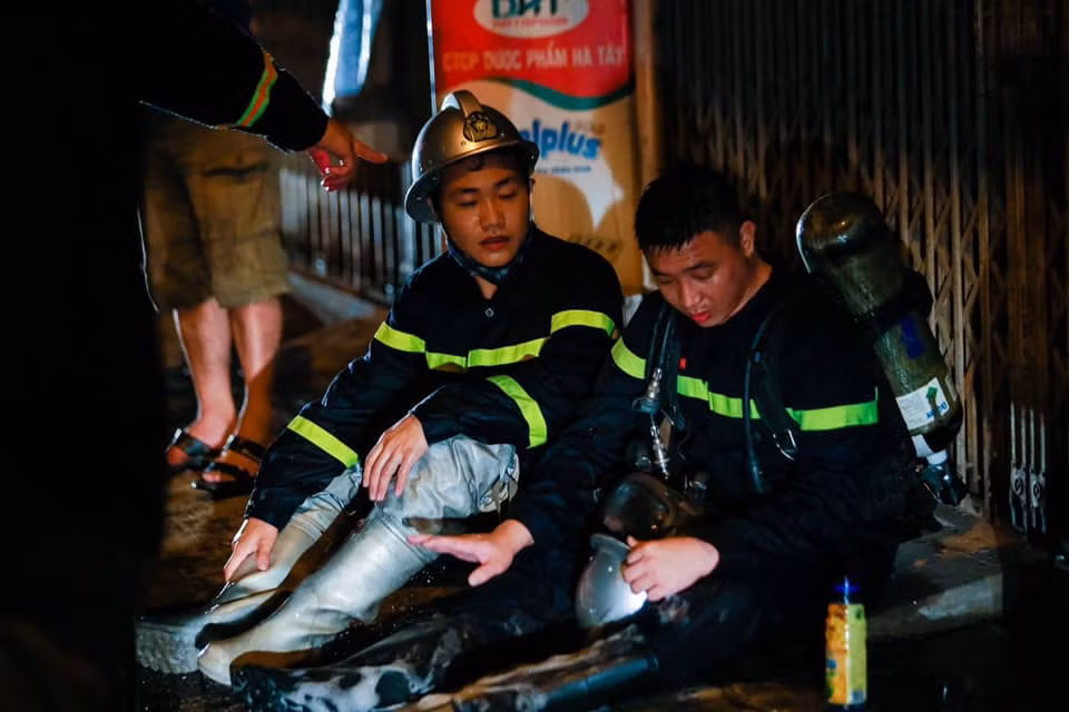 Hiện nguyên nhân vụ cháy cửa hàng bán gas đang được cơ quan chức năng điều tra, làm rõ. 