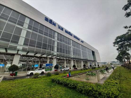 Ben xe mien Dong hien dai nhat VN: Tung loi hen the nao?