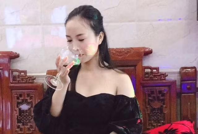  "Hotgirl" điều hành đường dây đánh bạc 126 tỷ đồng: Ngày 5/9, Công an tỉnh Nghệ An đã triệt xóa đường dây đánh bạc bằng hình thức ghi lô đề với số tiền đánh bạc lên tới 126 tỷ đồng, bắt giữ 11 đối tượng liên quan. Cầm đầu đường dây này là Phan Thị Trang (SN 1989, trú khối 6, phường Đội Cung, TP Vinh). 