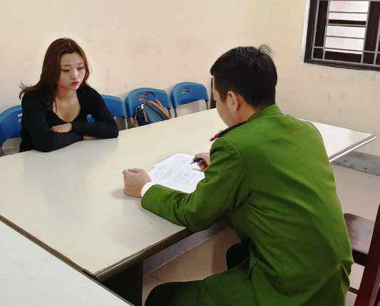 Tại cơ quan điều tra, Tiên khai từng là nạn nhân của một vụ mua bán người. Khi về nước, cô gái này cấu kết với Nguyễn Thị Mến tổ chức đưa người ra nước ngoài trái phép. Theo khai nhận, vào năm 2015, Tiên và Mến đã bán 3 phụ nữ sang Trung Quốc. 