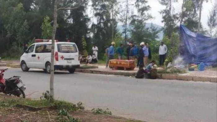  4. Nam thanh niên tử vong trên tuyến đường ven biển: Ngày 13/10, thị xã Hoàng Mai, tỉnh Nghệ An cho biết, khoảng 2h cùng ngày, người dân phát hiện trên đường ven biển Quỳnh Phương - Quỳnh Liên có 1 chiếc xe máy BKS 37L1-545.06 bị hư hỏng nặng bên lề đường. Cạnh đó là thi thể 1 nam thanh niên độ tuổi từ 18 - 28 tuổi. Nạn nhân được xác định tên L. (trú xã Quỳnh Vinh, thị xã Hoàng Mai) 