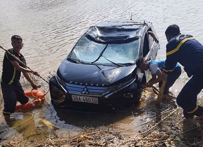 O to lao xuong song Ma, 3 nguoi dan ong tu vong