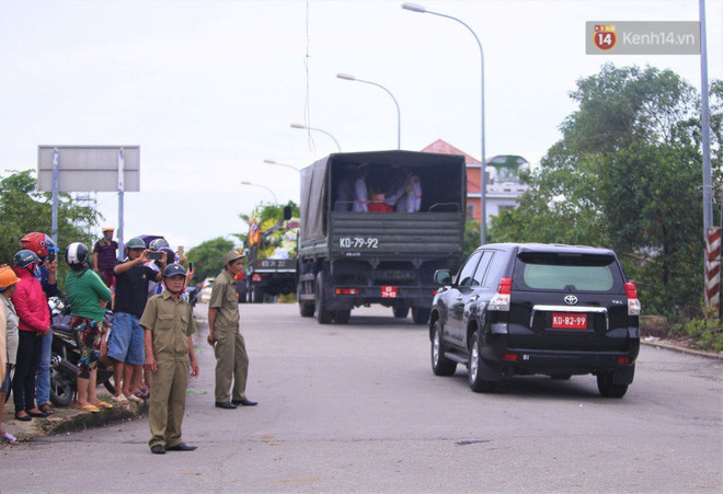 Chiều 18/10, mọi thủ tục được hoàn tất, các anh được đồng đội, gia đình và nhân dân tiễn đưa về đất mẹ. Người dân Huế và cả nước sẽ mãi nhớ công ơn các anh.