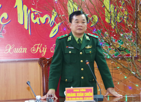 Thượng tướng Chiến đã có thời gian dài phục vụ trong quân đội, Bộ đội biên phòng. Ông từng trả qua các cương vị như Phó Giám đốc Học viện Biên phòng, Chỉ huy trưởng Bộ đội biên phòng tỉnh Thừa Thiên-Huế, Phó Tư lệnh Bộ đội Biên phòng, Phó Tư lệnh kiêm Tham mưu trưởng Bộ đội Biên phòng. (Ảnh chụp trước thời điểm ông được thăng quân hàm lên thượng tướng)