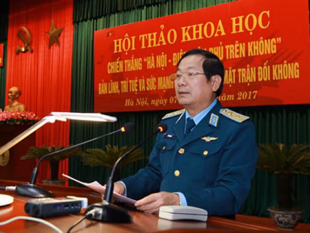  Thượng tướng Lê Huy Vịnh sinh năm 1961. Ông là Ủy viên Trung ương Đảng khóa 12. (Ảnh chụp trước thời điểm ông được thăng quân hàm lên thượng tướng)