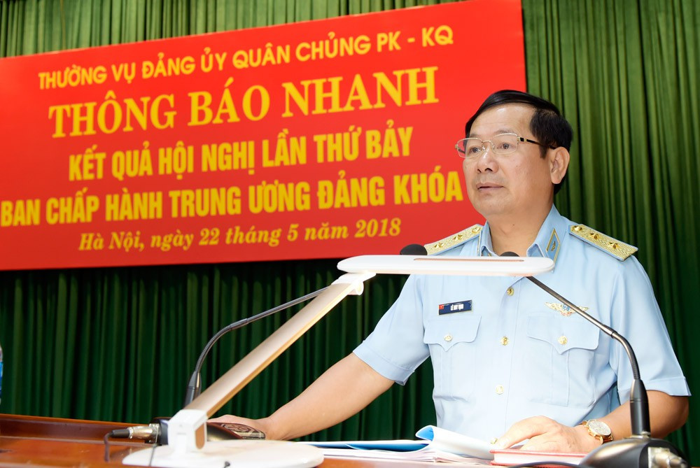 Thượng tướng Vịnh có thời gian dài phục vụ trong quân đội, Quân chủng phòng không - không quân. (Ảnh chụp trước thời điểm ông được thăng quân hàm lên thượng tướng)