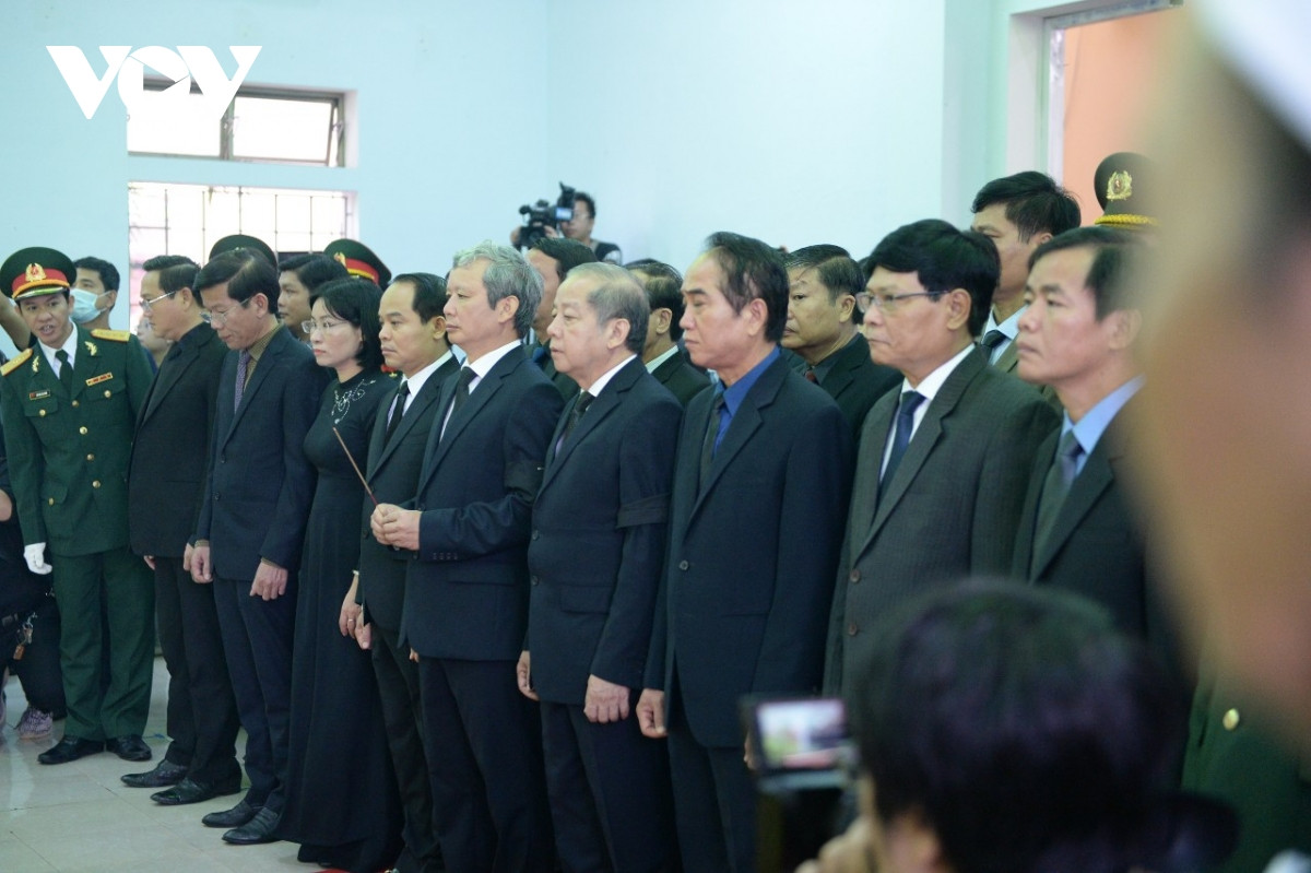 Đoàn Tỉnh uỷ, HĐND, Đoàn Đại biểu Quốc hội, UBND, UBMTTQ Việt Nam tỉnh Thừa Thiên Huế do ông Lê Trường Lưu, Uỷ viên TƯ Đảng, Bí thư Tỉnh uỷ dẫn đầu vào viếng các liệt sĩ.