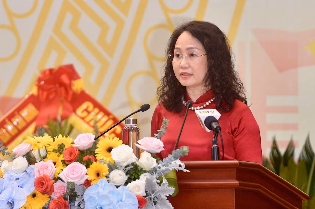  Bà Lâm Thị Phương Thanh (SN 1967, quê Ninh Bình) tái đắc cử bí thư Tỉnh ủy Lạng Sơn ngày 26/9. Bà Thanh từng đảm nhiệm các chức vụ bí thư Trung ương Đoàn khóa 8, 9; phó chủ tịch thường trực Trung ương Hội sinh viên Việt Nam, trưởng Ban Thanh niên trường học, chủ tịch Hội Sinh viên Việt Nam, phó bí thư Đảng ủy cơ quan Trung ương Đoàn... Từ năm 2011, bà được bổ nhiệm làm phó trưởng Ban Tuyên giáo trung ương. Bà Thanh làm Bí thư Tỉnh ủy Lạng Sơn nhiệm kỳ 2015/2020. 