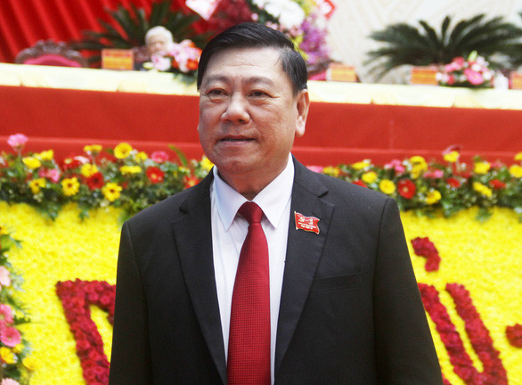  Ông Trần Văn Rón (SN 1961, quê Vĩnh Long) tái đắc cử bí thư Tỉnh ủy Vĩnh Long ngày 24/9. Ông Rón từng trải qua nhiều chức vụ, gồm: giám đốc Sở Công nghiệp, giám đốc Sở Kế hoạch và đầu tư, bí thư Huyện ủy Vũng Liêm, phó bí thư Tỉnh ủy, chủ tịch UBND tỉnh Vĩnh Long. Tháng 3/2015, ông Rón được Bộ Chính trị phân công làm bí thư Tỉnh ủy Vĩnh Long nhiệm kỳ 2010 - 2015. Tháng 10/2015, tại Đại hội Đảng bộ tỉnh Vĩnh Long lần thứ X, nhiệm kỳ 2015 - 2020, ông Rón tái đắc cử bí thư Tỉnh ủy.