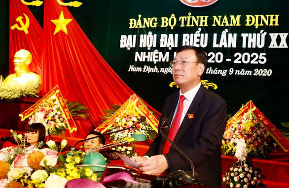 Ông Đoàn Hồng Phong (SN 1963, quê Nam Định) tái đắc cử bí thư Tỉnh ủy Nam Định ngày 24/9. Ông Phong từng giữ các chức vụ phó giám đốc Sở Tài chính Nam Định; giám đốc Sở Tài chính Nam Định; Bí thư Huyện ủy Ý Yên, tỉnh Nam Định; ủy viên Ban Thường vụ Tỉnh ủy, phó chủ tịch UBND tỉnh Nam Định; phó bí thư Tỉnh ủy khóa XVIII, chủ tịch UBND tỉnh Nam Định. Ngày 24/9/2015 ông được bầu làm bí thư Tỉnh ủy tỉnh Nam Định nhiệm kỳ 2015-2020.