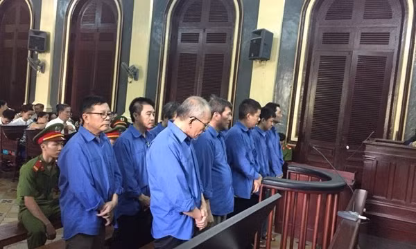 Dai an Agribank: 1 giam doc bi de nghi 2 an chung than