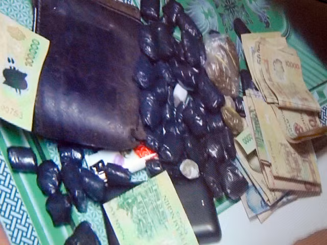 Nghet tho giay phut vay bat “nguoi nhen” buon ma tuy-Hinh-2