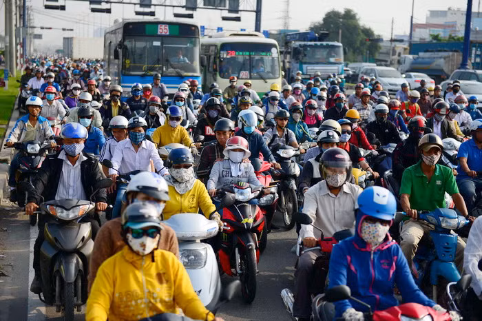 Nghet tho vi bui, ket xe kinh hoang tren Xa lo Ha Noi