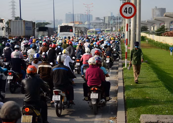 Nghet tho vi bui, ket xe kinh hoang tren Xa lo Ha Noi-Hinh-2