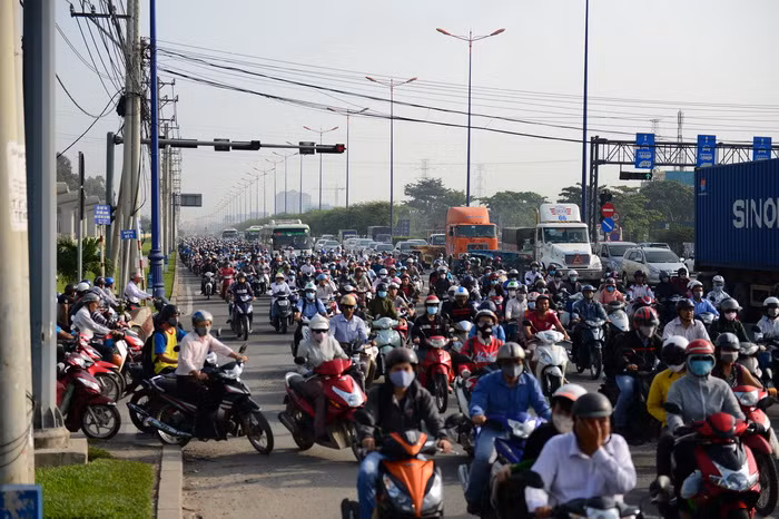 Nghet tho vi bui, ket xe kinh hoang tren Xa lo Ha Noi-Hinh-3