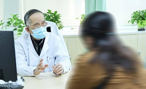 Dau bung nua nam khong khoi, benh nhan “dung hinh” biet su that