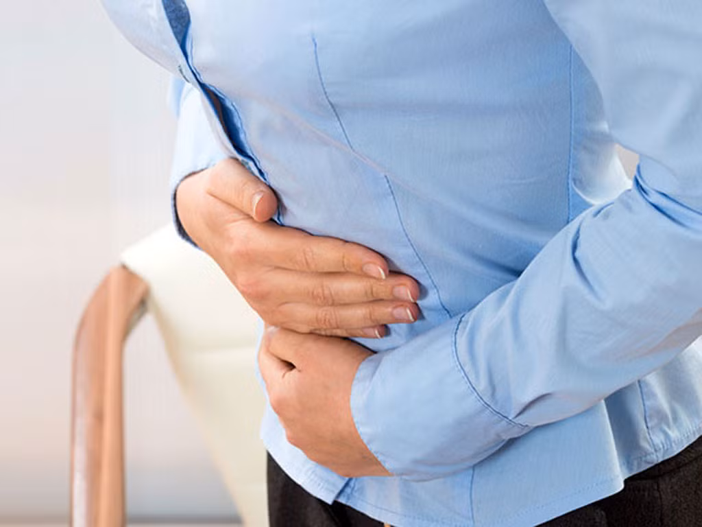 Nhịn tiểu thời gian dài khiến bệnh nhân mất khả năng kiểm soát cơ vòng ngoài bàng quang khiến nước tiểu rò rỉ tạo thành nguyên nhân dẫn đến chuỗi bệnh lý tại thận và ngoài thận như nhiễm khuẩn niệu đạo, bàng quang, thận.