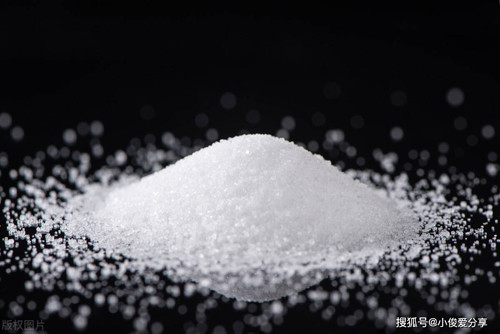 Đuổi kiến, gián. Những nơi ẩm tối như nhà tắm, nhà bếp thường thu hút nhiều kiến, gián đến làm tổ. Bạn có thể tiêu diệt chúng bằng thuốc diệt côn trùng song cách này không an toàn, đặc biệt với gia đình có trẻ nhỏ.