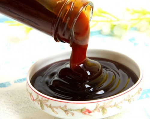 Màu sắc. Dầu hào nguyên chất có màu hơi đỏ. Trong khi đó, dầu bị pha sẽ có màu sẫm hoặc đen. Loại này khó đảm bảo giá trị dinh dưỡng và tác dụng làm tăng độ tươi cho thực phẩm.