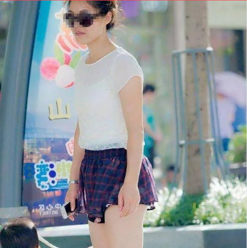 Lựa chọn trang phục phù hợp không những thể hiện gu thẩm mỹ, sự tôn trọng đối với người xung quanh mà còn thể hiện sự tôn trọng với nội quy nhà trường.