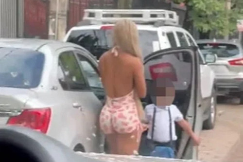 Hầu hết các trường đều có yêu cầu về trang phục phụ huynh nói riêng, giáo viên, nhân viên làm việc tại trường nói chung. Theo đó, các trường đều yêu cầu “phải ăn mặc lịch sự” khi tới trường.