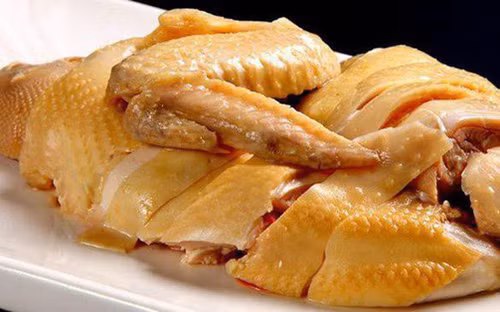 Hồi phục hơn sau đợt ngộ độc, bệnh nhân nên ưu tiên thức ăn dễ tiêu hóa như các món nhạt, ít chất béo, ít chất xơ như gà luộc không da, khoai tây luộc, yến mạch... Những thực phẩm này được đánh giá cao bởi vị nhạt, giàu tinh bột, hàm lượng dinh dưỡng dồi dào.