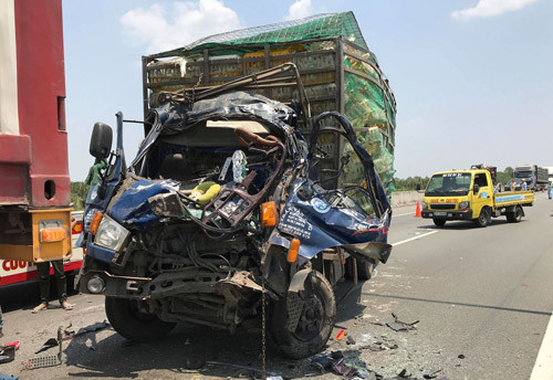 Tai nan cao toc TPHCM-Long Thanh-Dau Giay: Nan nhan ket trong cabin-Hinh-2