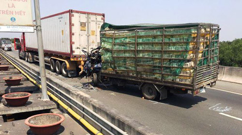 Tai nan cao toc TPHCM-Long Thanh-Dau Giay: Nan nhan ket trong cabin