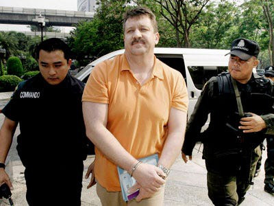 "Để tránh cảnh nhàn rỗi ngồi không, hầu hết các tù nhân đang thụ án ở nhà tù Liên bang Marion ở bang Illinois, Mỹ đều tham gia dây chuyền sản xuất linh kiện cho tên lửa Tomahawk, trong một phân xưởng ngay bên trong nhà tù", ông Viktor Bout cho biết.