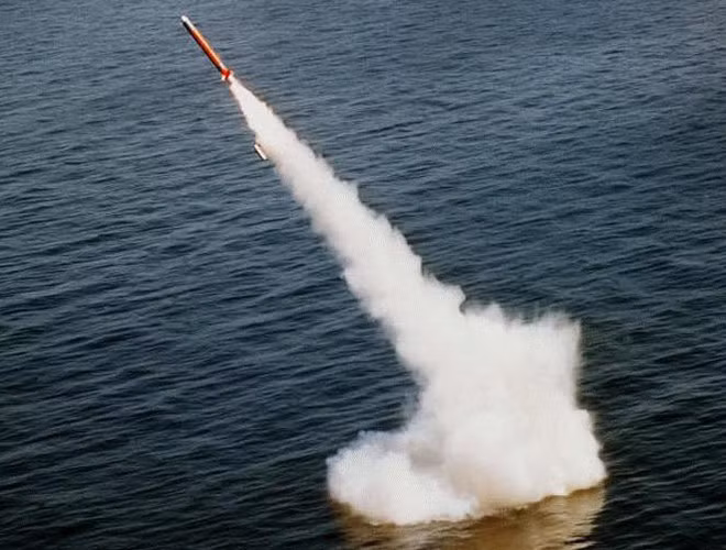 Ngoài hệ thống ống phóng Mk-41 trên tàu chiến, Tomahawk còn được phóng từ những bệ phóng khác được lắp đặt trên tàu ngầm, máy bay ném bom và cả xe tải.